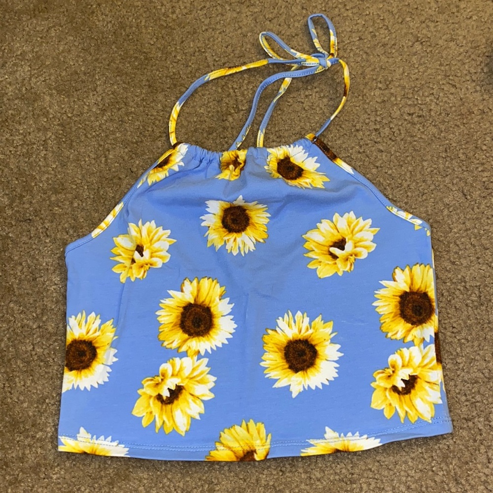 Crop top with flowers
